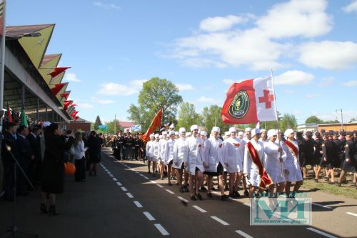 Фотогалерея смотр-конкурса строевой подготовки в День Победы в Мензелинске