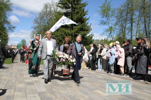 Возложение цветов к Вечному огню в Мензелинске