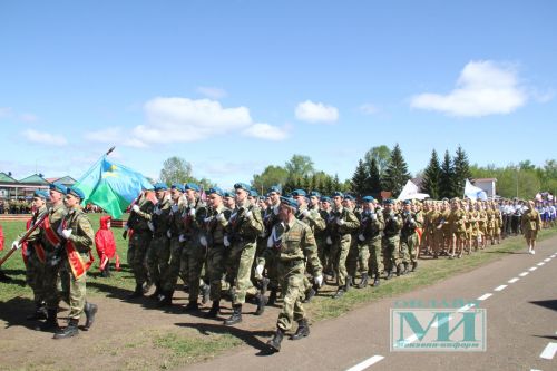 Фотогалерея смотр-конкурса строевой подготовки в День Победы в Мензелинске