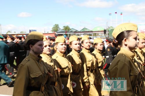 Фотогалерея смотр-конкурса строевой подготовки в День Победы в Мензелинске