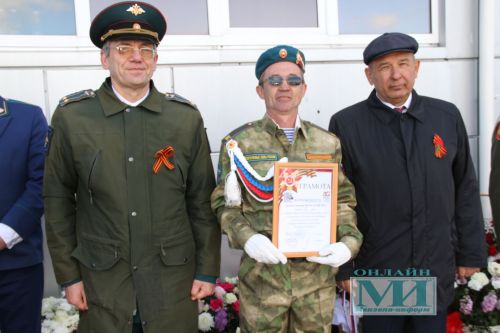 Фотогалерея смотр-конкурса строевой подготовки в День Победы в Мензелинске