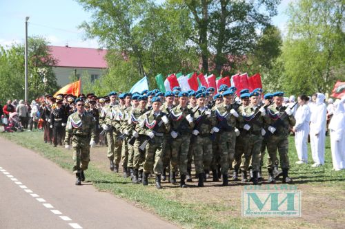 Фотогалерея смотр-конкурса строевой подготовки в День Победы в Мензелинске