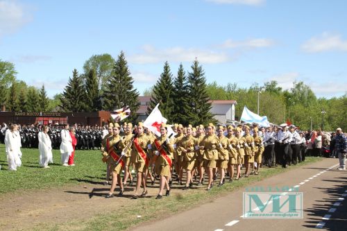 Фотогалерея смотр-конкурса строевой подготовки в День Победы в Мензелинске