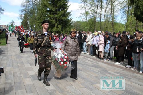 Возложение цветов к Вечному огню в Мензелинске