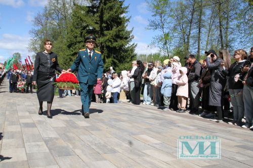 Возложение цветов к Вечному огню в Мензелинске