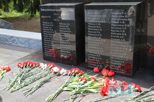 Возложение цветов к Вечному огню в Мензелинске