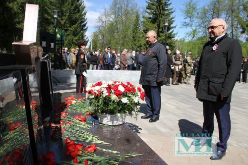 Возложение цветов к Вечному огню в Мензелинске