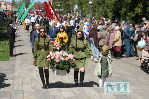 Возложение цветов к Вечному огню в Мензелинске