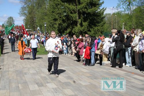 Возложение цветов к Вечному огню в Мензелинске