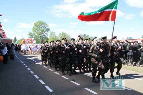 Фотогалерея смотр-конкурса строевой подготовки в День Победы в Мензелинске