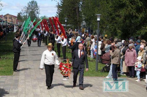 Возложение цветов к Вечному огню в Мензелинске