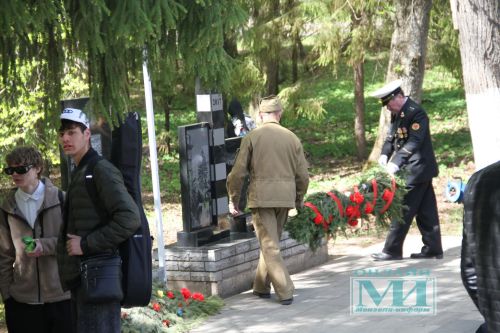Возложение цветов к Вечному огню в Мензелинске