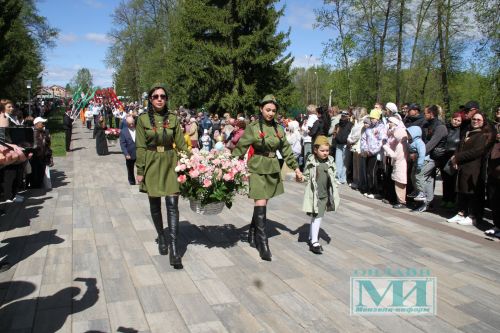 Возложение цветов к Вечному огню в Мензелинске