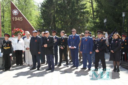 Возложение цветов к Вечному огню в Мензелинске