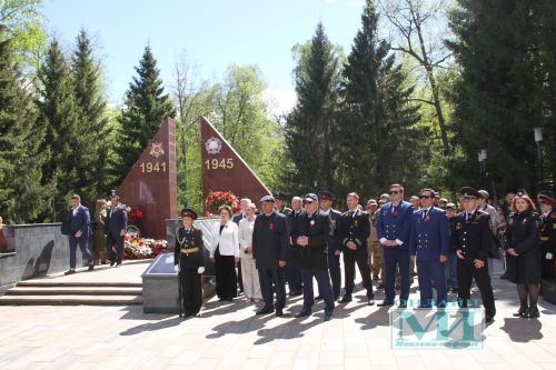 Возложение цветов к Вечному огню в Мензелинске
