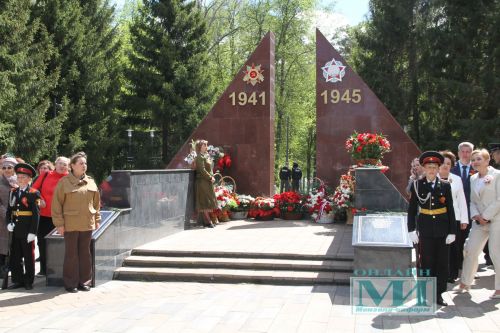 Возложение цветов к Вечному огню в Мензелинске