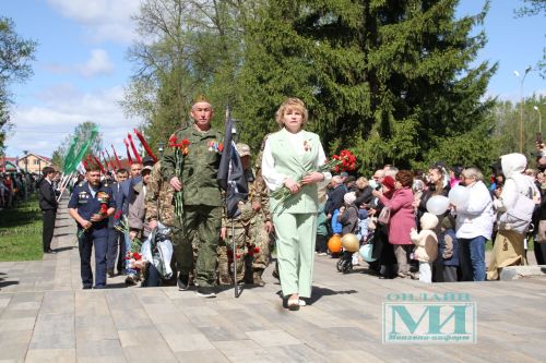 Возложение цветов к Вечному огню в Мензелинске