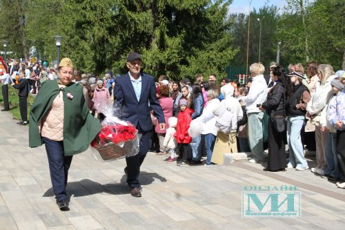 Возложение цветов к Вечному огню в Мензелинске