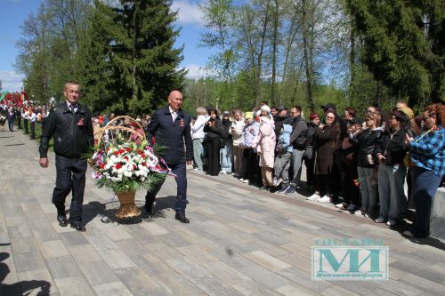 Возложение цветов к Вечному огню в Мензелинске