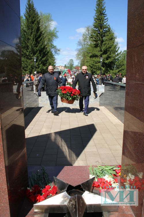 Возложение цветов к Вечному огню в Мензелинске