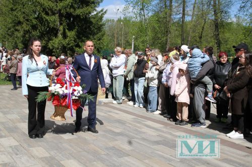 Возложение цветов к Вечному огню в Мензелинске