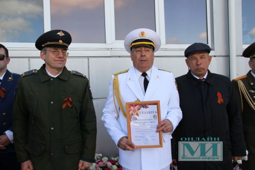 Фотогалерея смотр-конкурса строевой подготовки в День Победы в Мензелинске