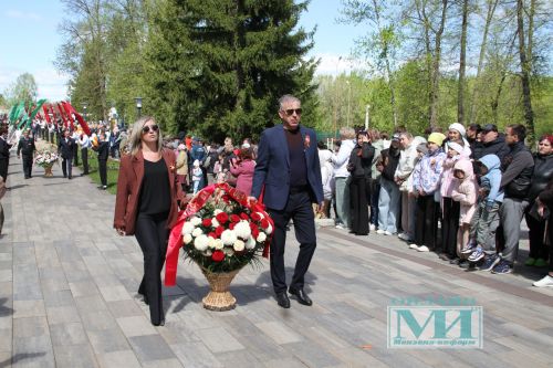 Возложение цветов к Вечному огню в Мензелинске
