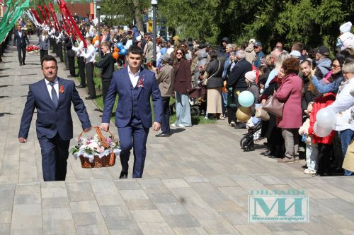 Возложение цветов к Вечному огню в Мензелинске