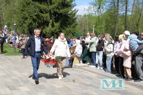 Возложение цветов к Вечному огню в Мензелинске