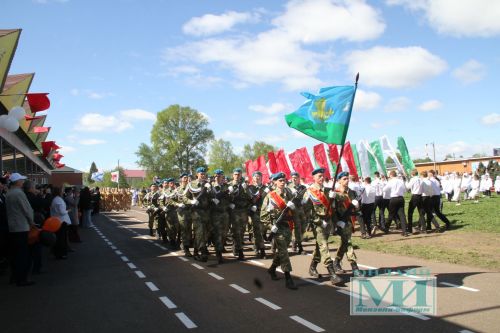 Фотогалерея смотр-конкурса строевой подготовки в День Победы в Мензелинске