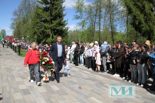 Возложение цветов к Вечному огню в Мензелинске