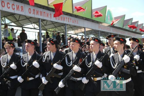 Фотогалерея смотр-конкурса строевой подготовки в День Победы в Мензелинске
