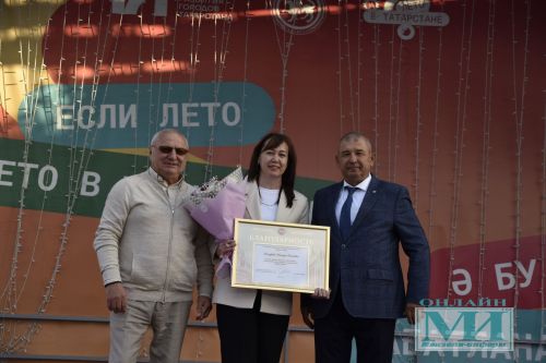 Награждение мензелинцев в честь Дня Республики