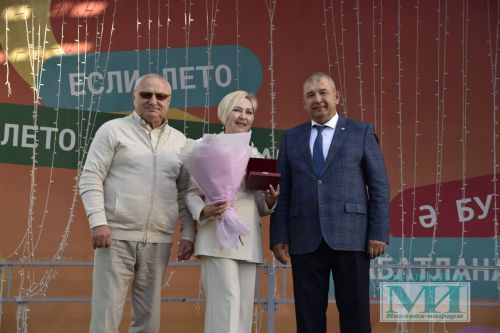 Награждение мензелинцев в честь Дня Республики