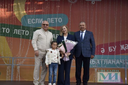 Награждение мензелинцев в честь Дня Республики