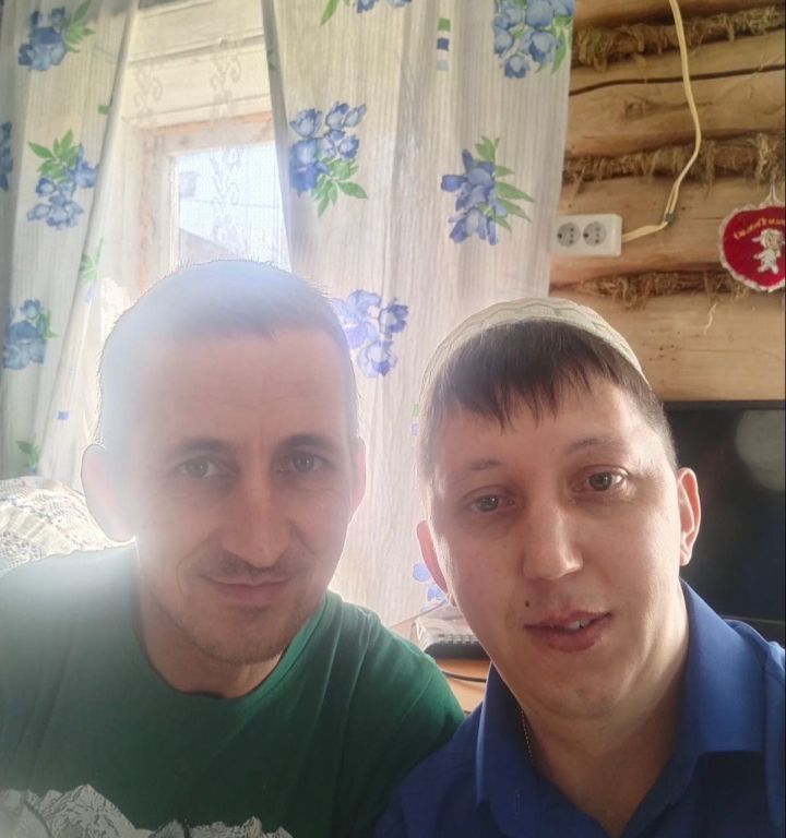 Способность быстро и ловко влезть на столб Ринату и Ришату Гиниатуллиным передалась по наследству