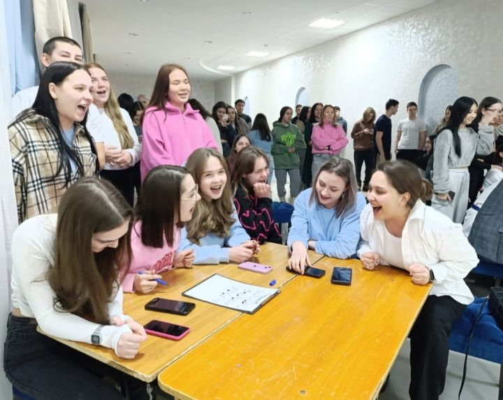 В районном дворце культуры прошла игра «Музыкальное лото», приуроченная ко Дню студента