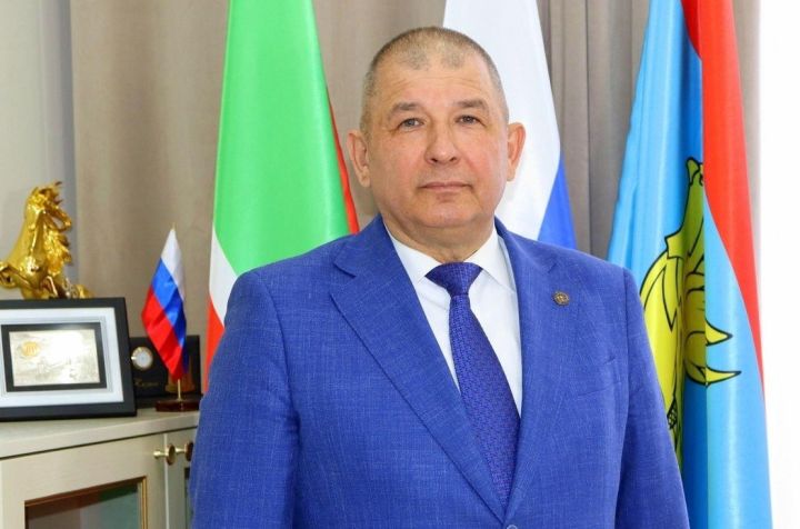 Глава Мензелинского района Айдар Салахов поздравил жителей с Днем Победы