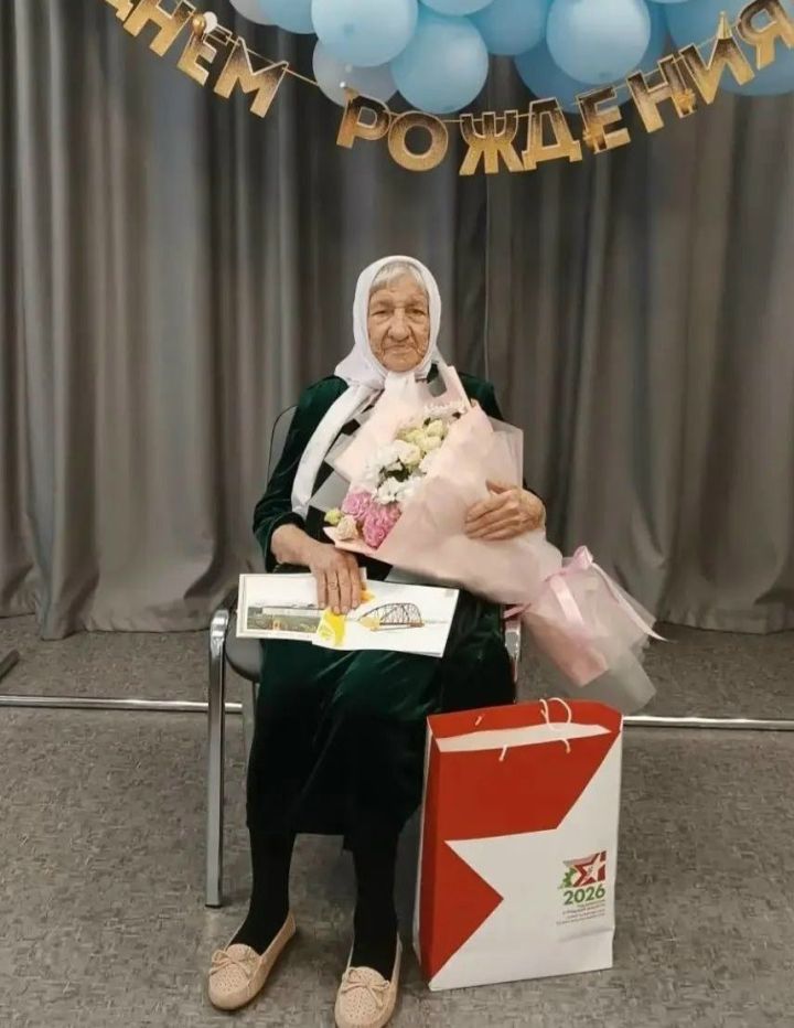 Жительница Мензелинска, труженица тыла Мария Марамытова отметила свой 94-й день рождения