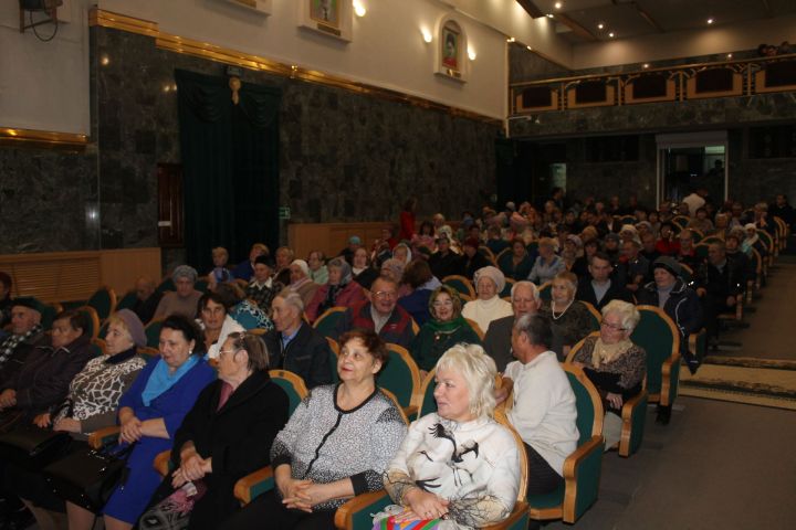 В Мензелинске проходит декада пожилых людей