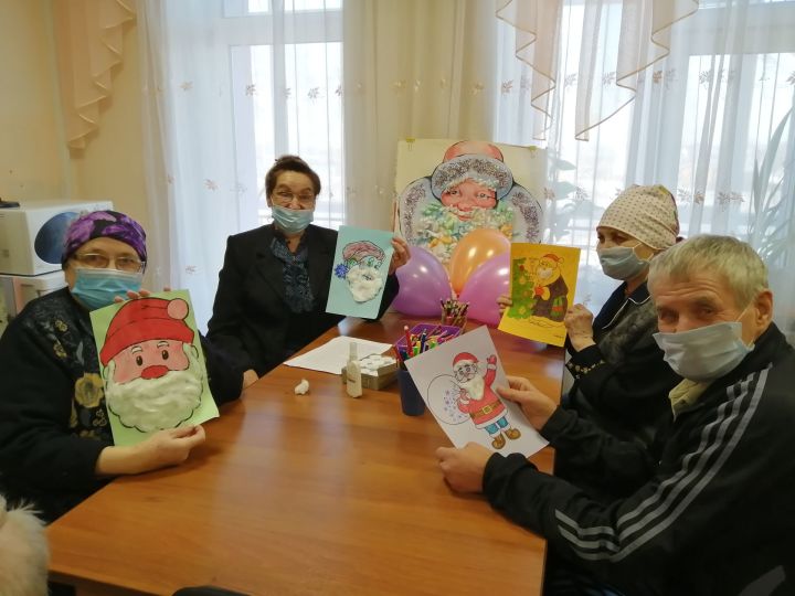 В Мензелинском доме-интернате для престарелых отметили день рождения Деда Мороза