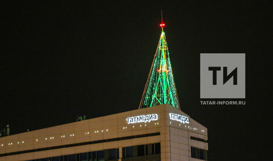 Самая высотная елка в Европе была установлена на здании "Татмедиа" в Казани