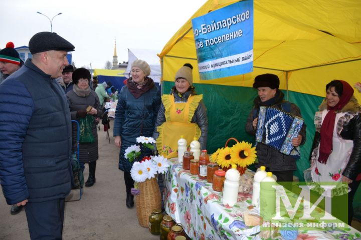 В Мензелинске состоялась ярмарка, приуроченная к 8 марта