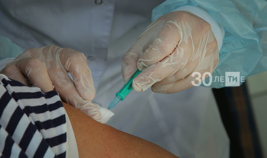 В Мензелинск продолжают привозить вакцину от ковида