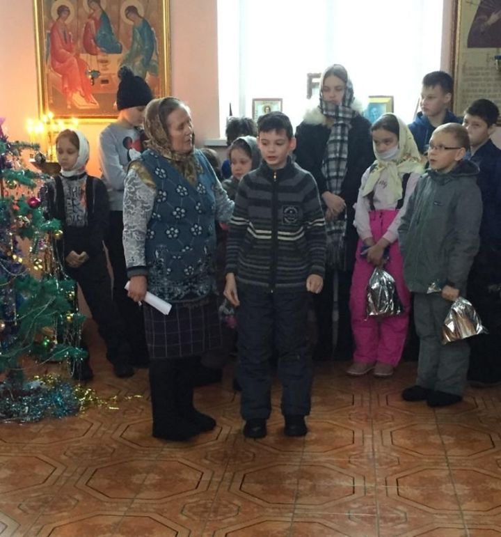 В Коноваловке детям на Рождество организовали праздник