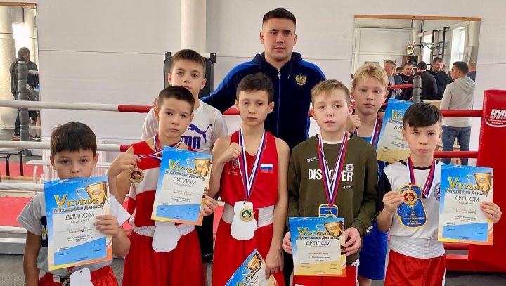 Мензелинские боксеры показали красивый бокс на российском турнире