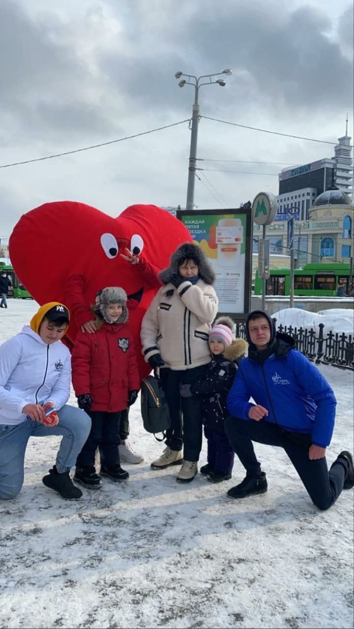 В Казани раздавали валентинки с надписью "Я люблю Россию"