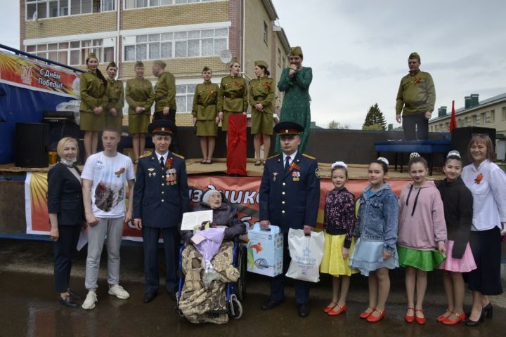Минзәләдә ветераннарны җырлап зурладылар