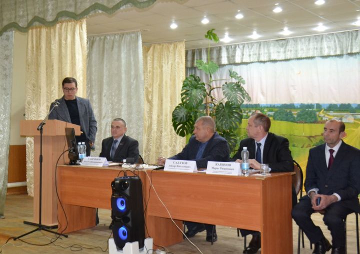 Глава района Айдар Салахов: "Для того, чтобы поселение развивалось, необходимо тесно взаимодействовать с хозяйством и активно участвовать в государственных программах"