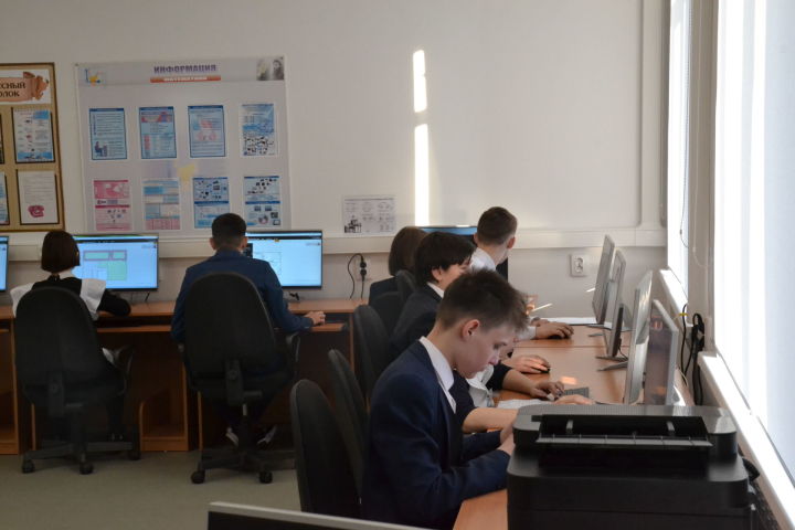 Новый компьютерный класс открывает перед учащимися Коноваловской школы большие возможности